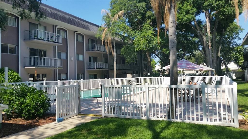 На продажу: $179,500 (2 спален, 2 ванн, 938 Квадратных фут)