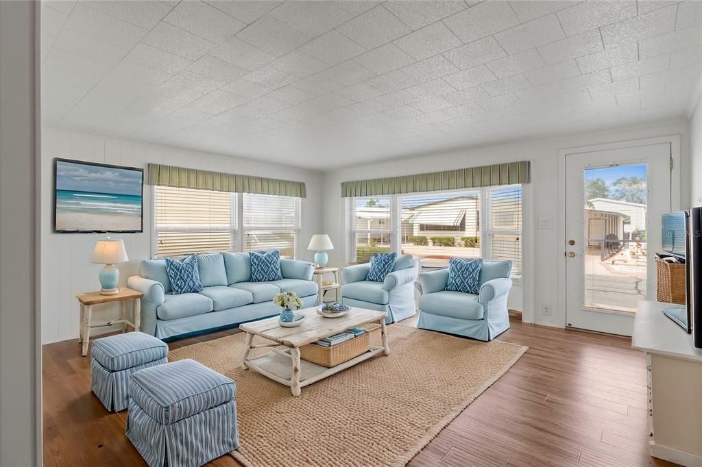 For Sale: $219,000 (3 beds, 2 baths, 1352 Square Feet)