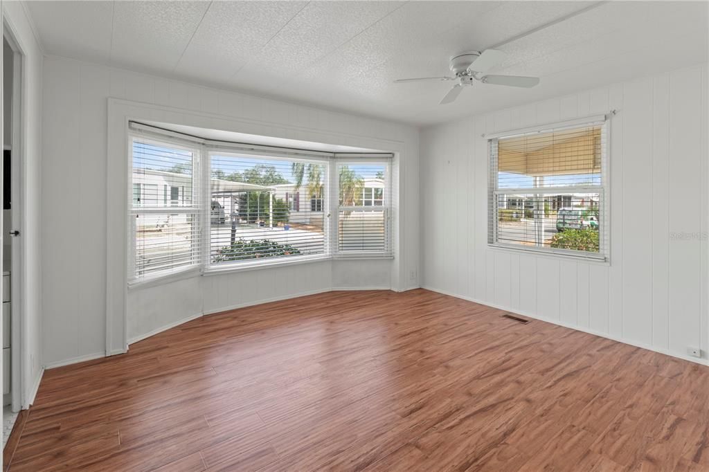 For Sale: $219,000 (3 beds, 2 baths, 1352 Square Feet)