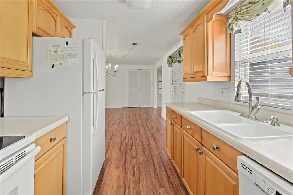 For Sale: $219,000 (3 beds, 2 baths, 1352 Square Feet)