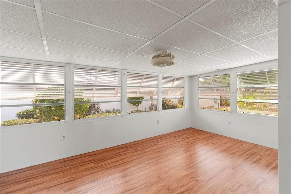 For Sale: $219,000 (3 beds, 2 baths, 1352 Square Feet)