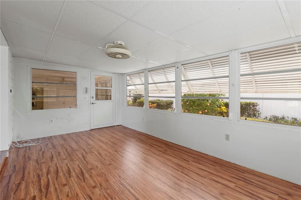 For Sale: $219,000 (3 beds, 2 baths, 1352 Square Feet)