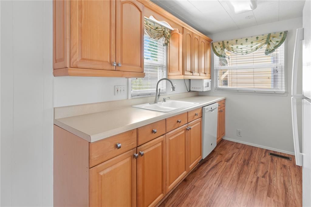 For Sale: $219,000 (3 beds, 2 baths, 1352 Square Feet)