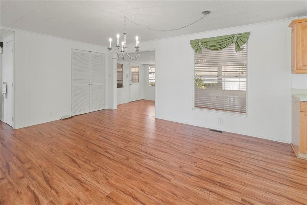 For Sale: $219,000 (3 beds, 2 baths, 1352 Square Feet)