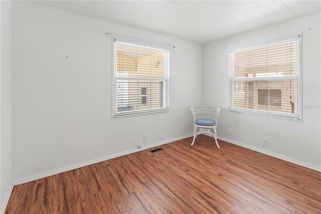 For Sale: $219,000 (3 beds, 2 baths, 1352 Square Feet)