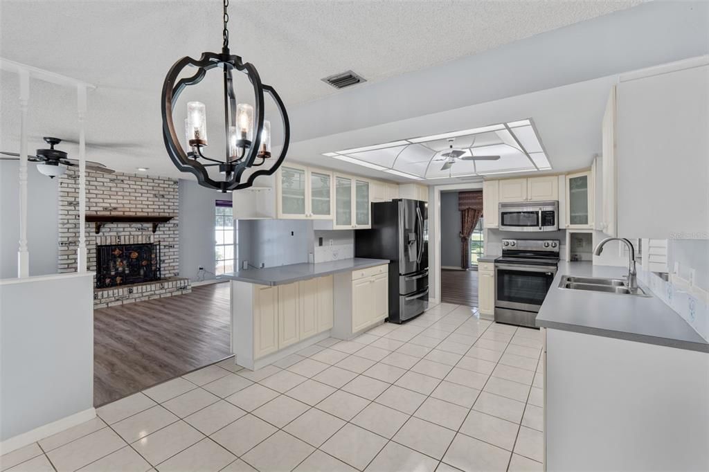 For Sale: $610,000 (3 beds, 2 baths, 2197 Square Feet)