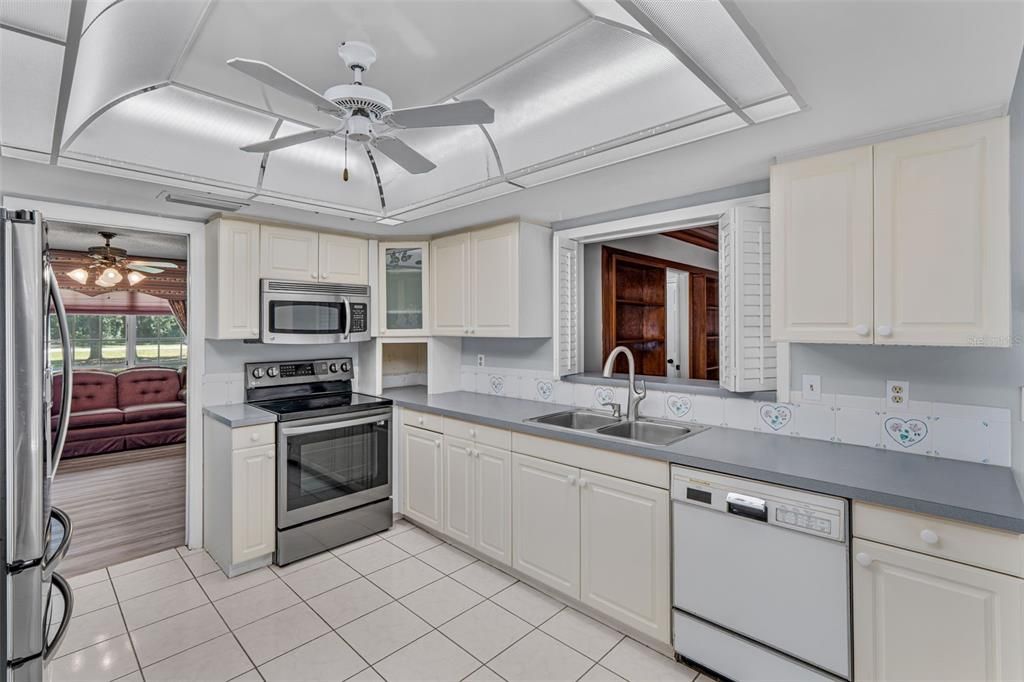 For Sale: $610,000 (3 beds, 2 baths, 2197 Square Feet)