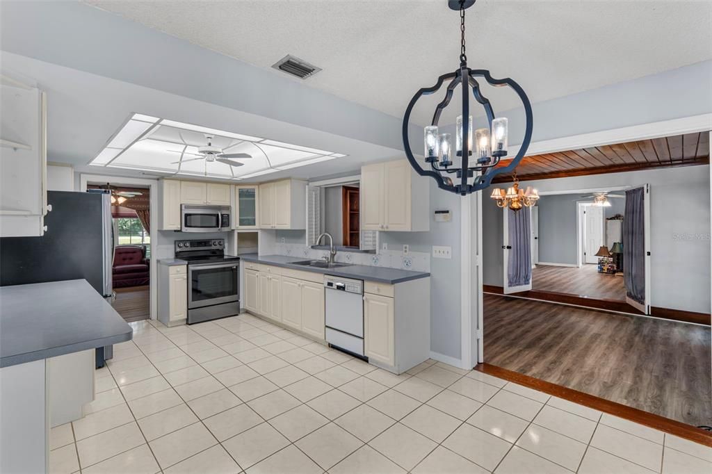 For Sale: $610,000 (3 beds, 2 baths, 2197 Square Feet)