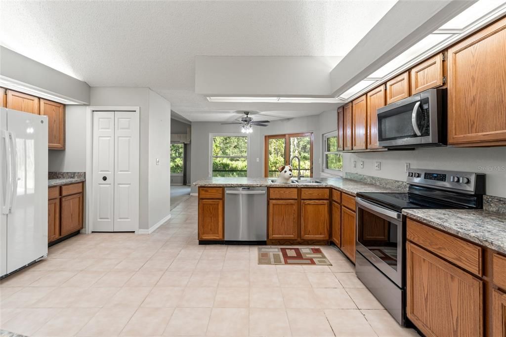 For Sale: $625,000 (4 beds, 2 baths, 2925 Square Feet)