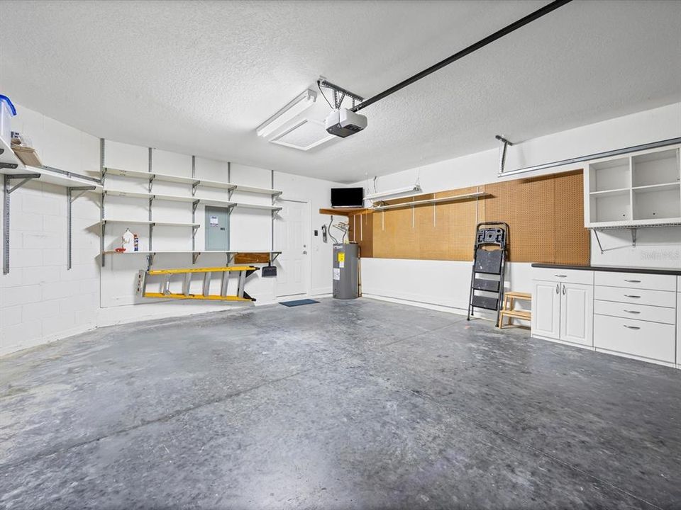 Active With Contract: $325,000 (3 beds, 2 baths, 2059 Square Feet)