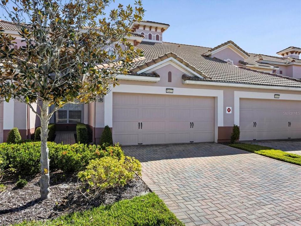 Active With Contract: $325,000 (3 beds, 2 baths, 2059 Square Feet)