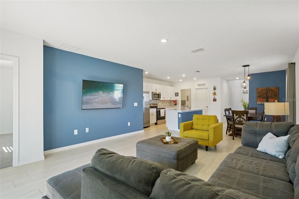 Active With Contract: $375,000 (5 beds, 2 baths, 2415 Square Feet)