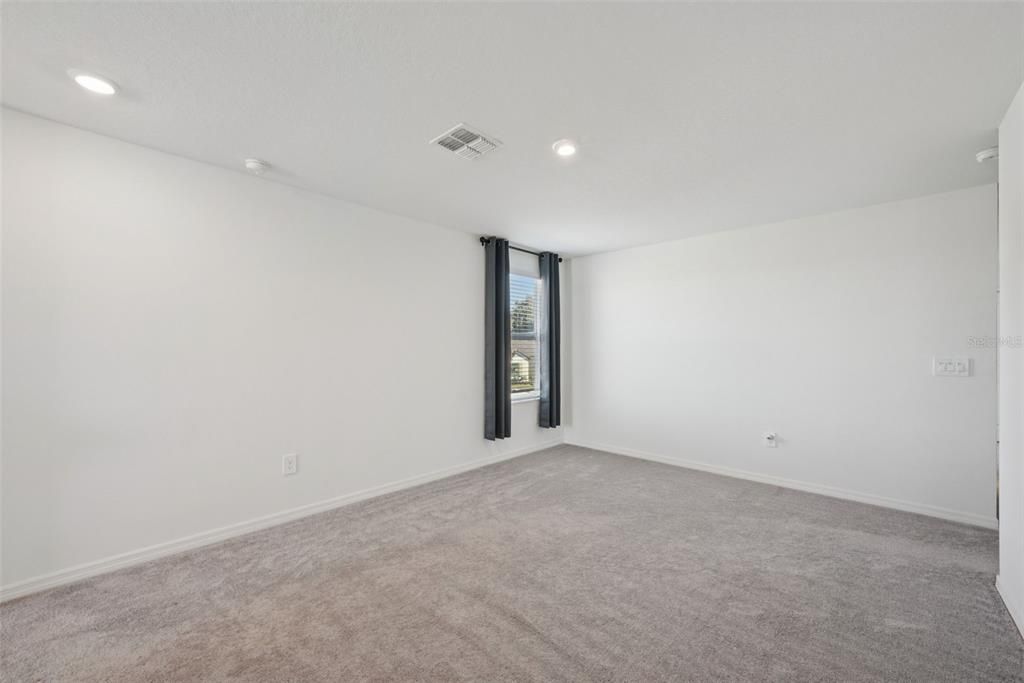 Active With Contract: $375,000 (5 beds, 2 baths, 2415 Square Feet)