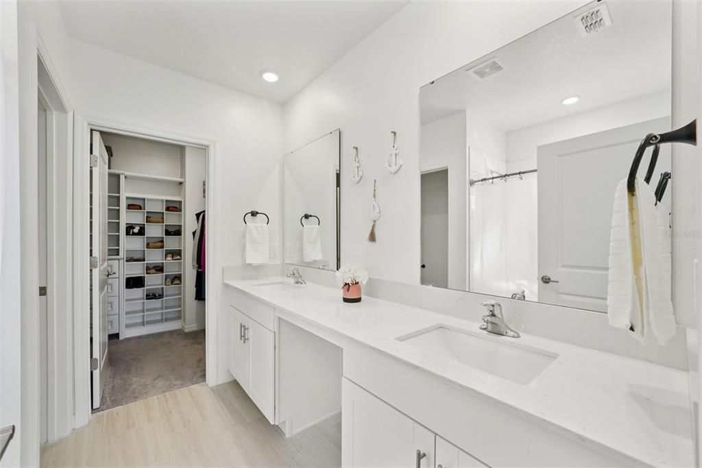 Active With Contract: $375,000 (5 beds, 2 baths, 2415 Square Feet)