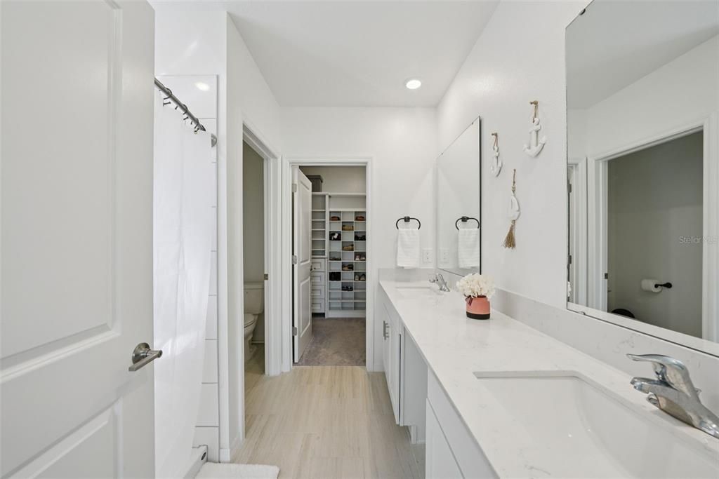 Active With Contract: $375,000 (5 beds, 2 baths, 2415 Square Feet)