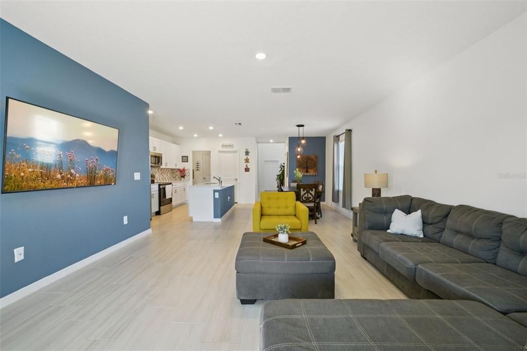 Active With Contract: $375,000 (5 beds, 2 baths, 2415 Square Feet)