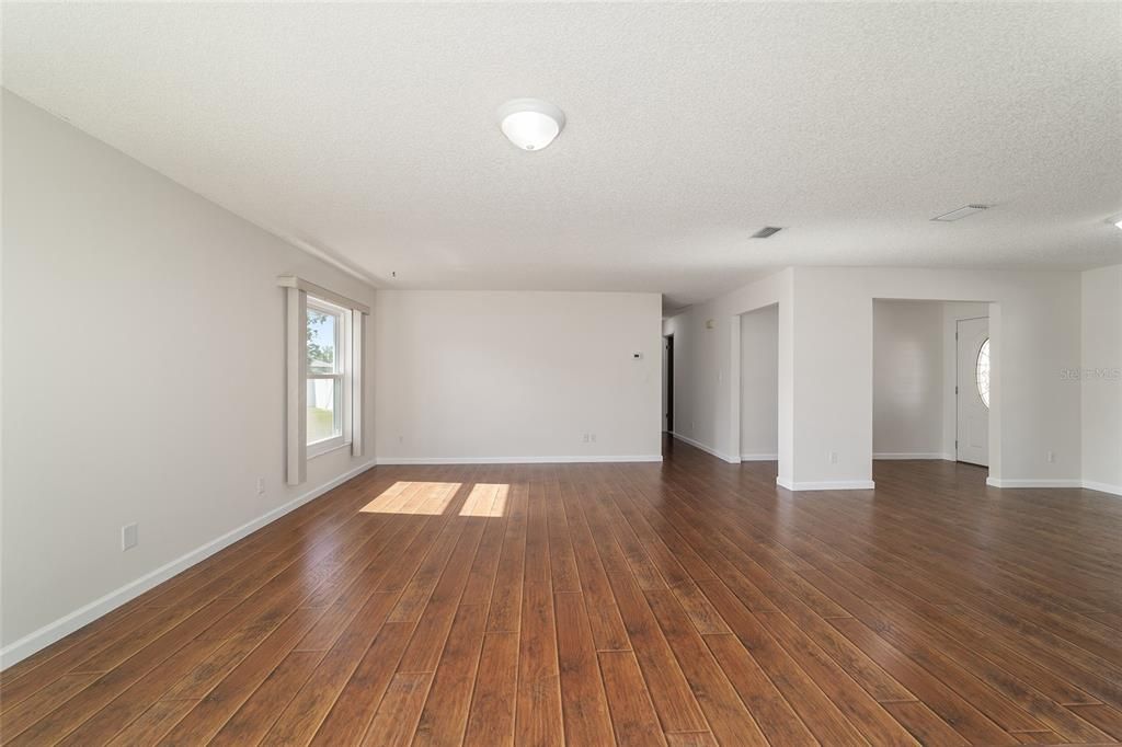 Active With Contract: $248,900 (3 beds, 2 baths, 1550 Square Feet)