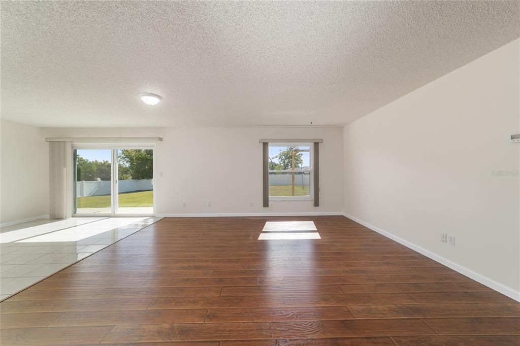 Active With Contract: $248,900 (3 beds, 2 baths, 1550 Square Feet)