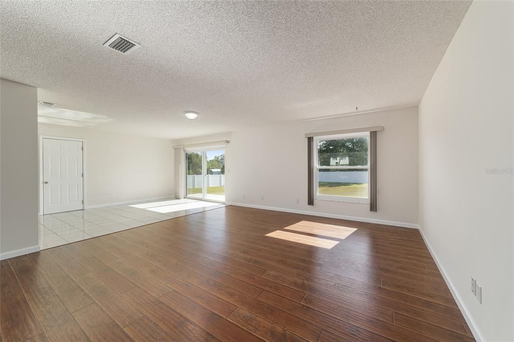 Active With Contract: $248,900 (3 beds, 2 baths, 1550 Square Feet)