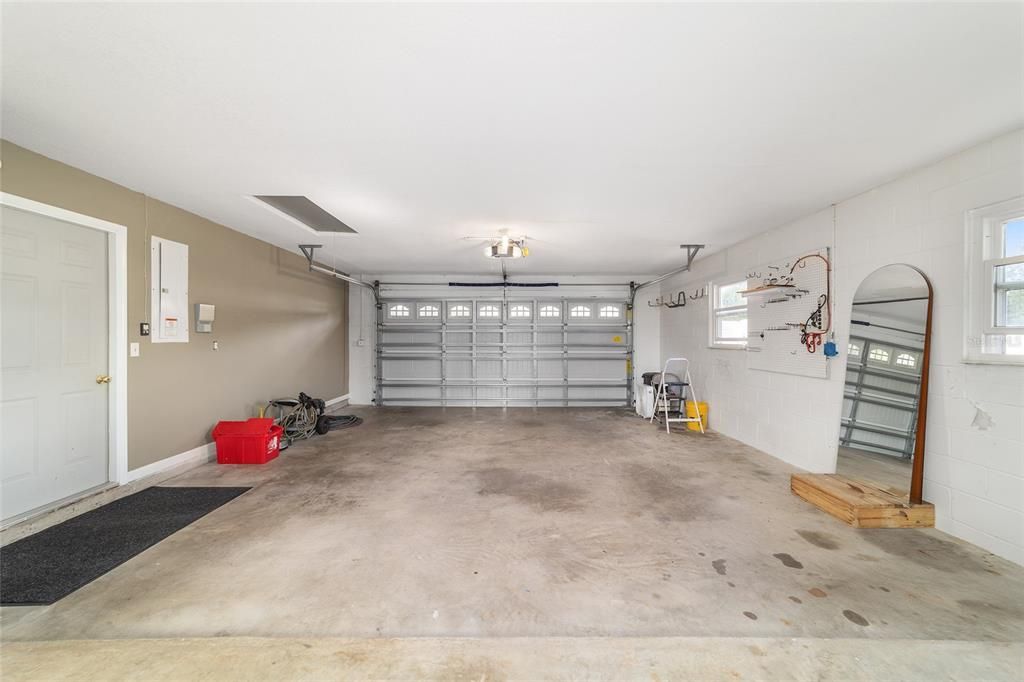 Active With Contract: $248,900 (3 beds, 2 baths, 1550 Square Feet)