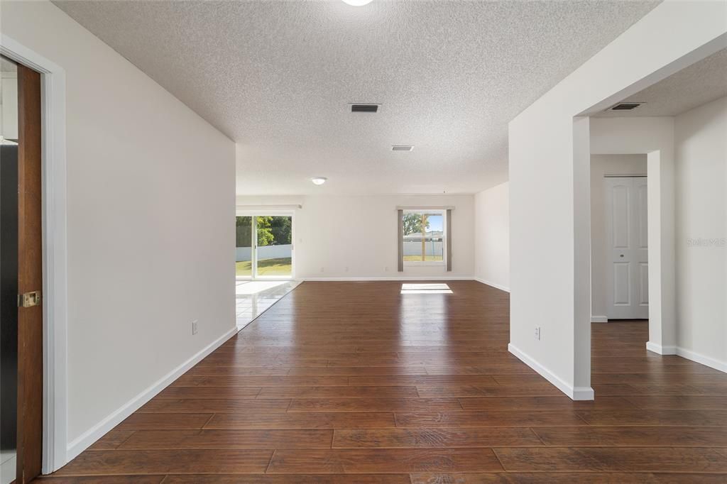 Active With Contract: $248,900 (3 beds, 2 baths, 1550 Square Feet)