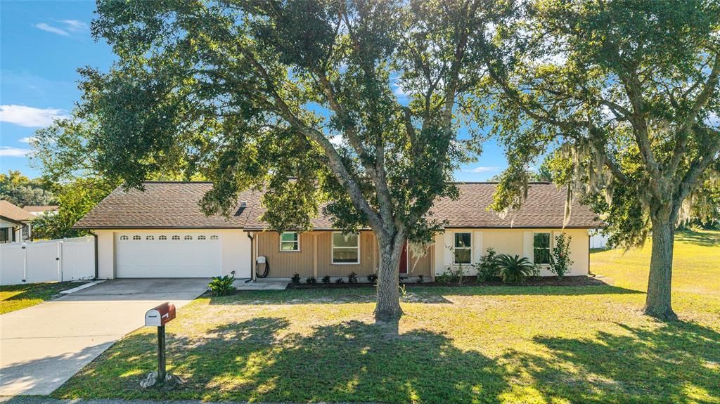 Active With Contract: $248,900 (3 beds, 2 baths, 1550 Square Feet)