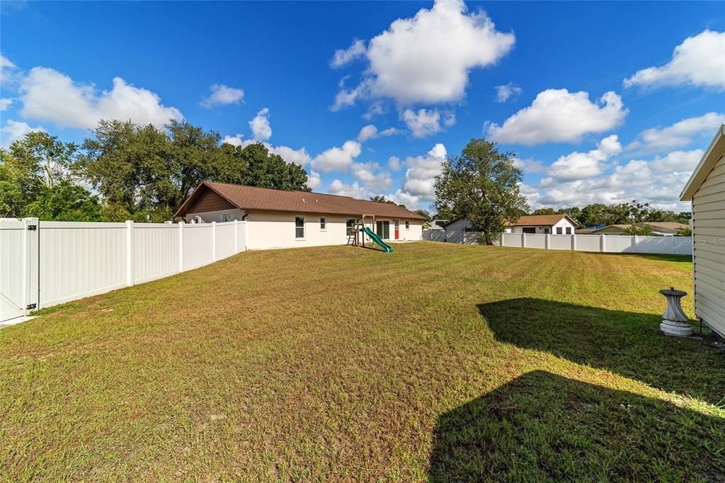 Active With Contract: $248,900 (3 beds, 2 baths, 1550 Square Feet)