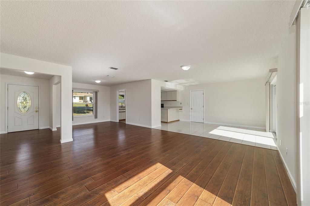 Active With Contract: $248,900 (3 beds, 2 baths, 1550 Square Feet)