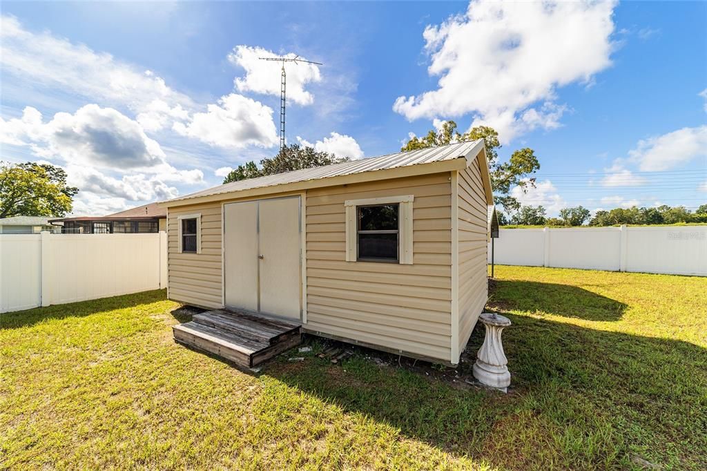 Active With Contract: $248,900 (3 beds, 2 baths, 1550 Square Feet)