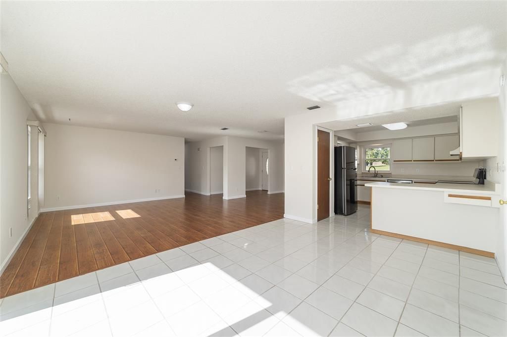 Active With Contract: $248,900 (3 beds, 2 baths, 1550 Square Feet)