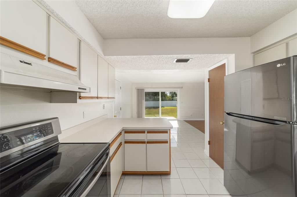 Active With Contract: $248,900 (3 beds, 2 baths, 1550 Square Feet)