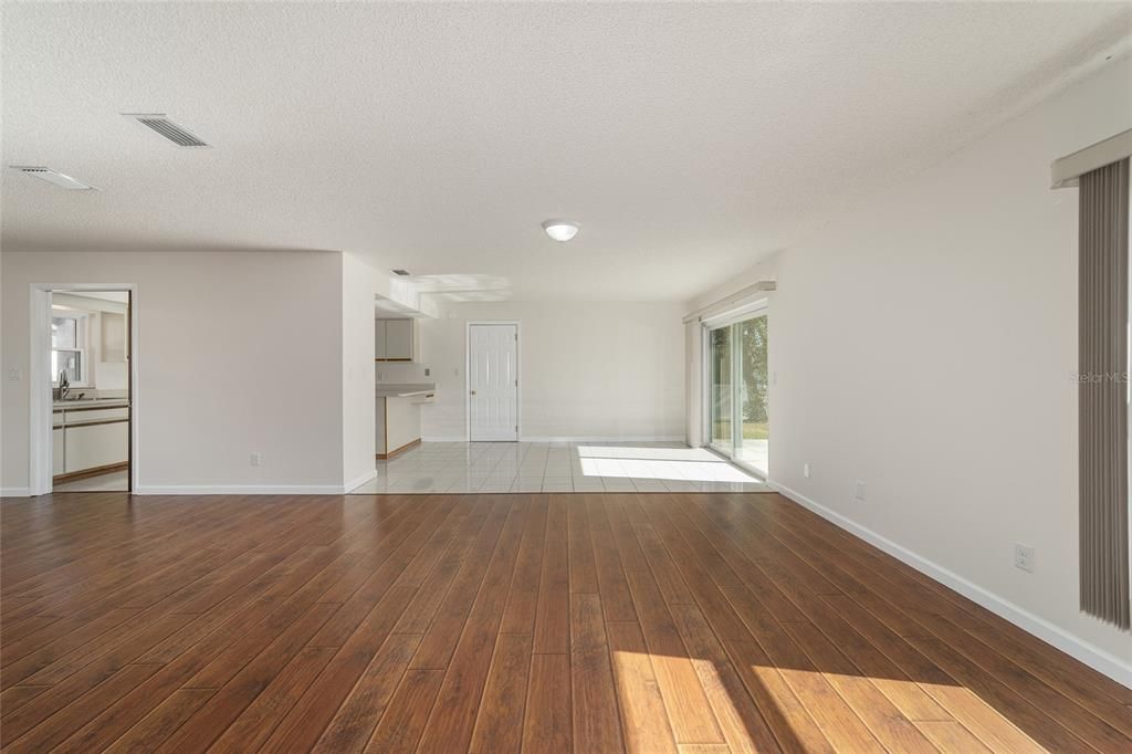 Active With Contract: $248,900 (3 beds, 2 baths, 1550 Square Feet)