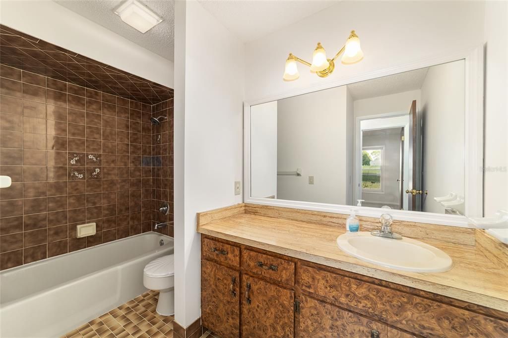 Active With Contract: $248,900 (3 beds, 2 baths, 1550 Square Feet)