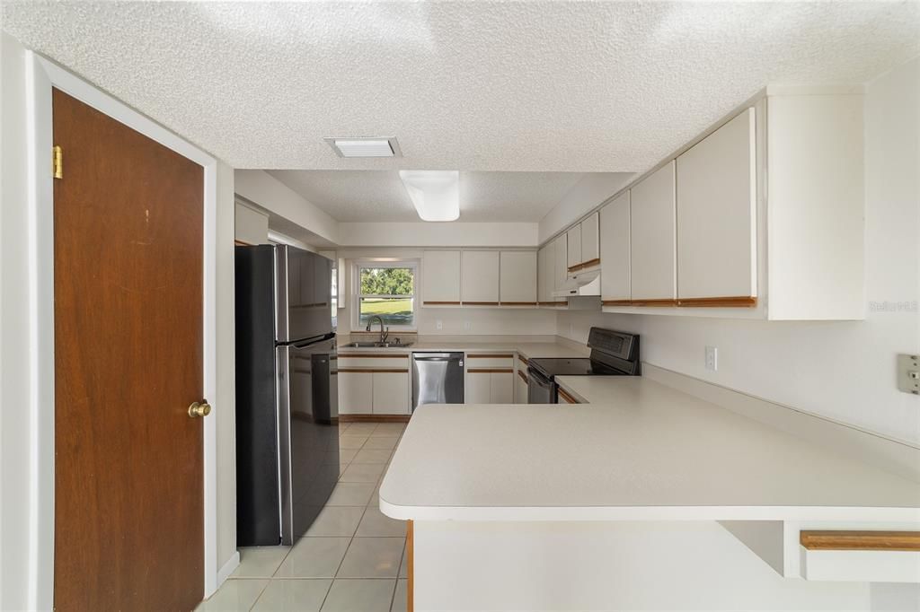 Active With Contract: $248,900 (3 beds, 2 baths, 1550 Square Feet)