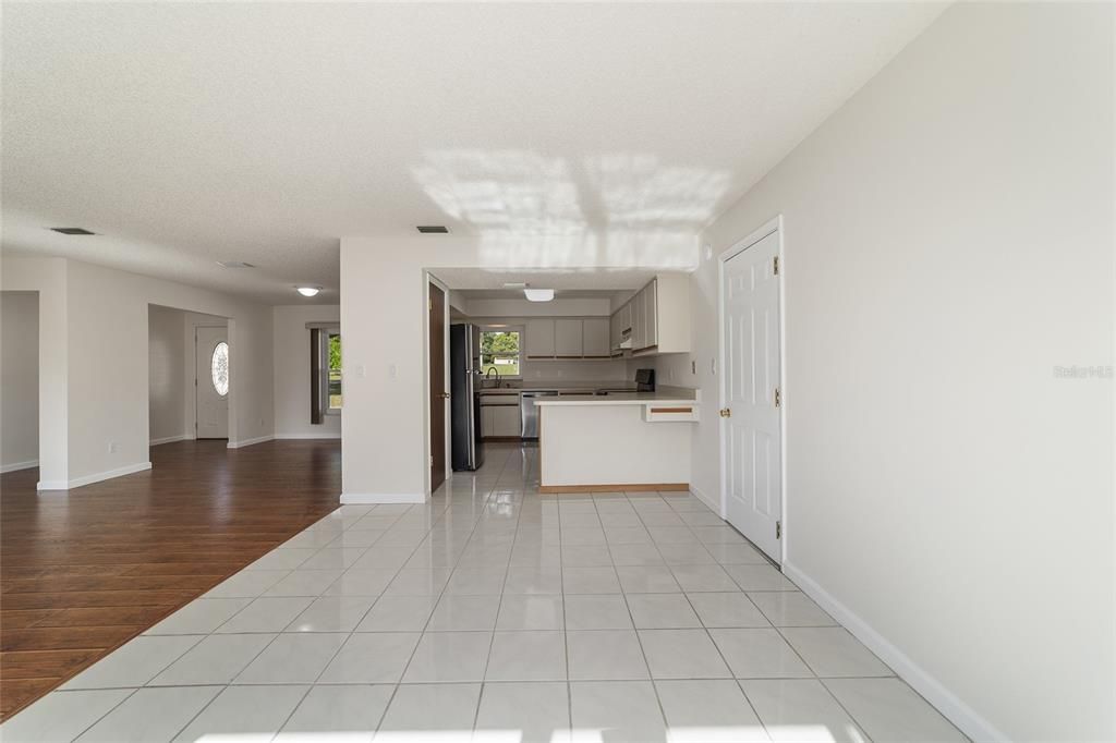 Active With Contract: $248,900 (3 beds, 2 baths, 1550 Square Feet)