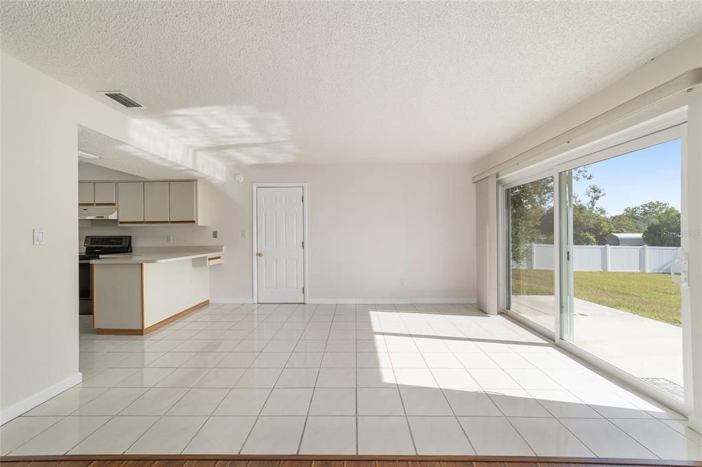 Active With Contract: $248,900 (3 beds, 2 baths, 1550 Square Feet)