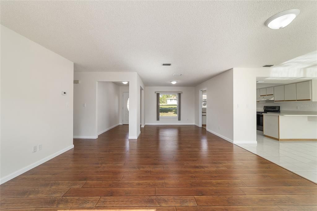 Active With Contract: $248,900 (3 beds, 2 baths, 1550 Square Feet)