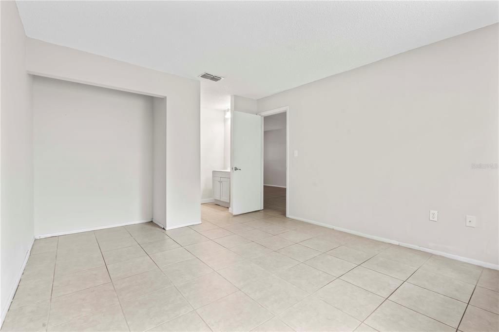 出租: $1,400 (2 贝兹, 2 浴室, 963 平方英尺)