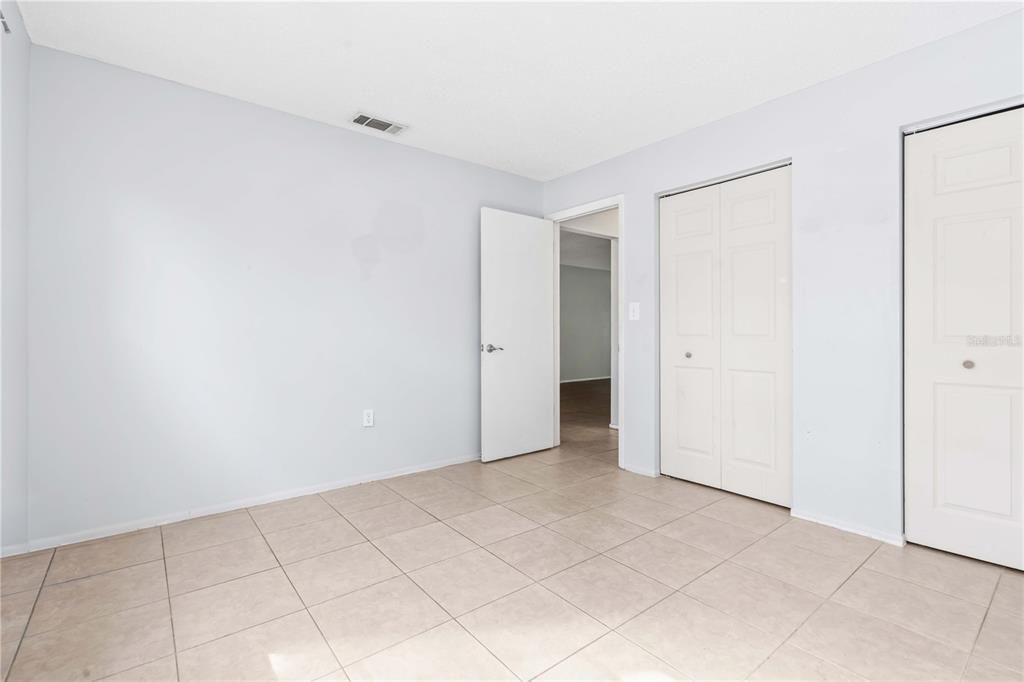 出租: $1,400 (2 贝兹, 2 浴室, 963 平方英尺)