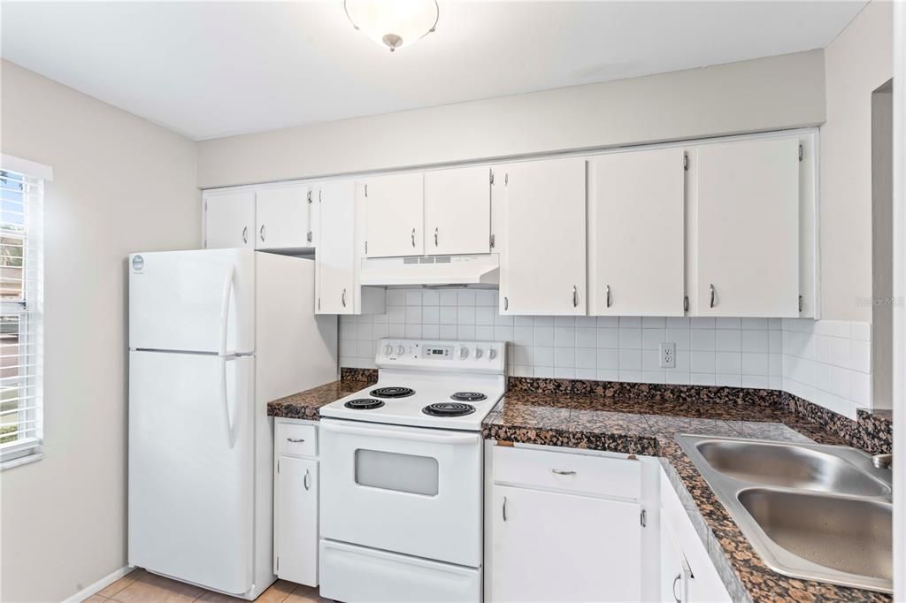 出租: $1,400 (2 贝兹, 2 浴室, 963 平方英尺)