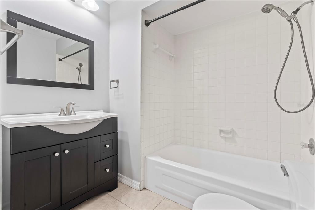 出租: $1,400 (2 贝兹, 2 浴室, 963 平方英尺)