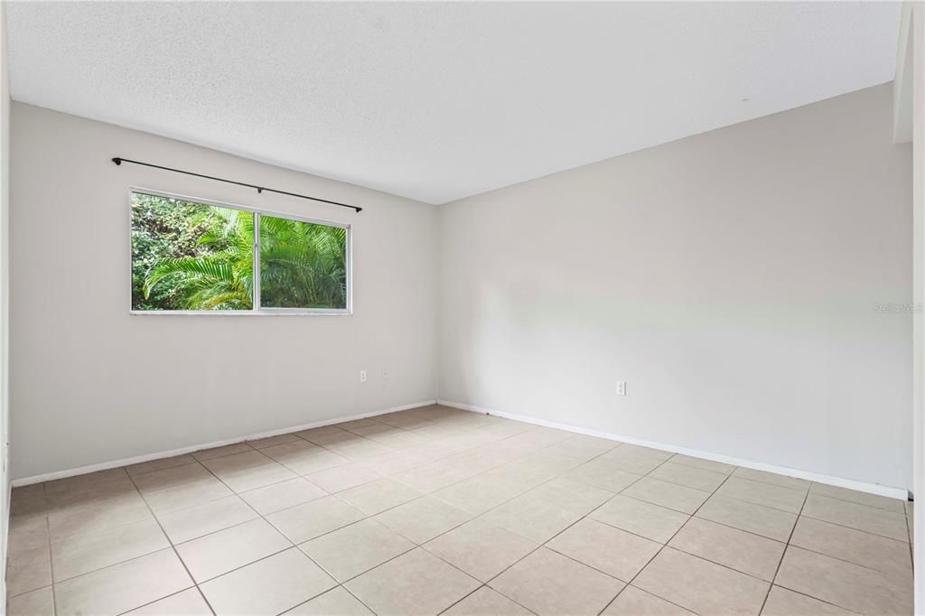 出租: $1,400 (2 贝兹, 2 浴室, 963 平方英尺)