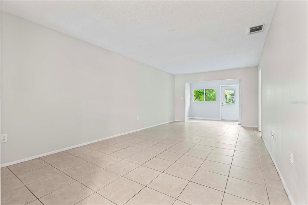 出租: $1,400 (2 贝兹, 2 浴室, 963 平方英尺)