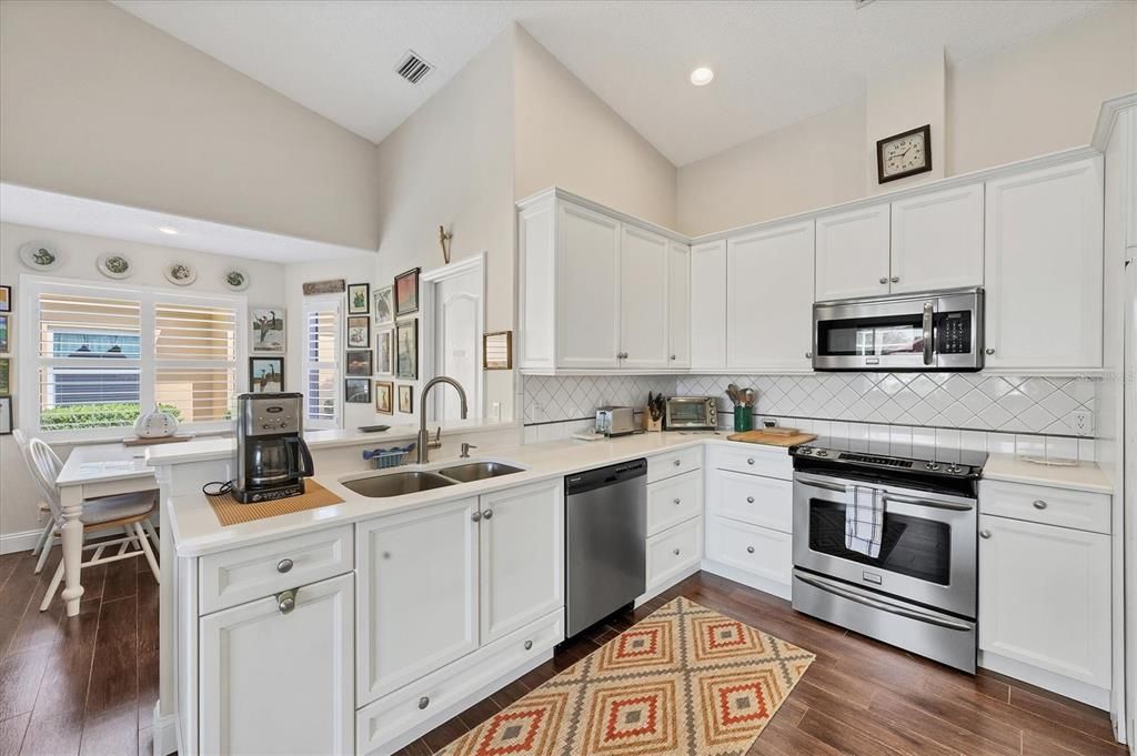 Activo con contrato: $575,000 (2 camas, 2 baños, 1809 Pies cuadrados)