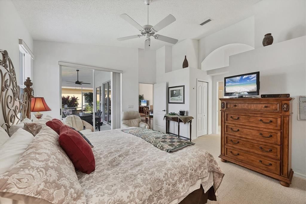 Activo con contrato: $575,000 (2 camas, 2 baños, 1809 Pies cuadrados)