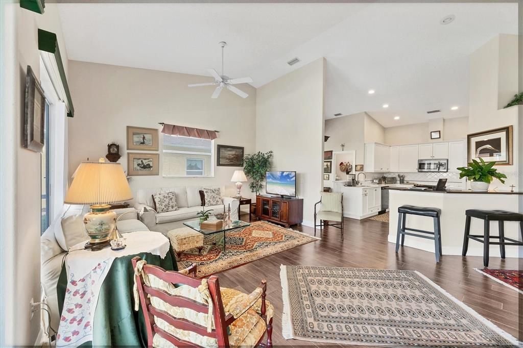 Activo con contrato: $575,000 (2 camas, 2 baños, 1809 Pies cuadrados)