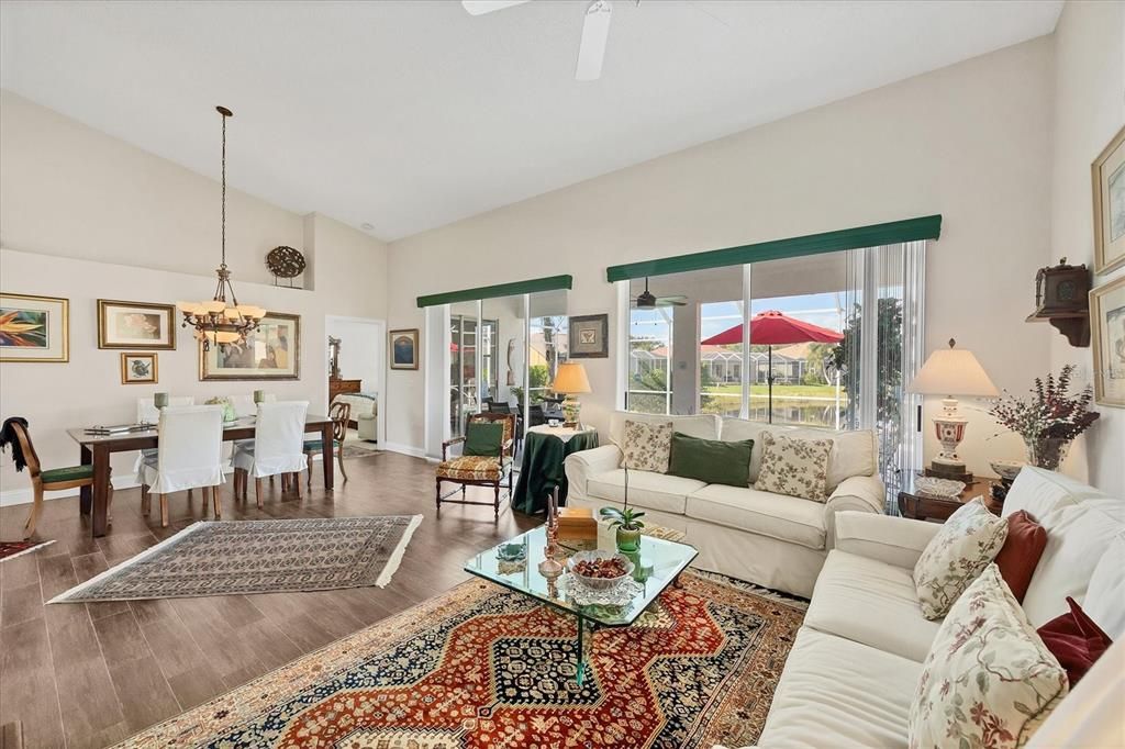 Activo con contrato: $575,000 (2 camas, 2 baños, 1809 Pies cuadrados)