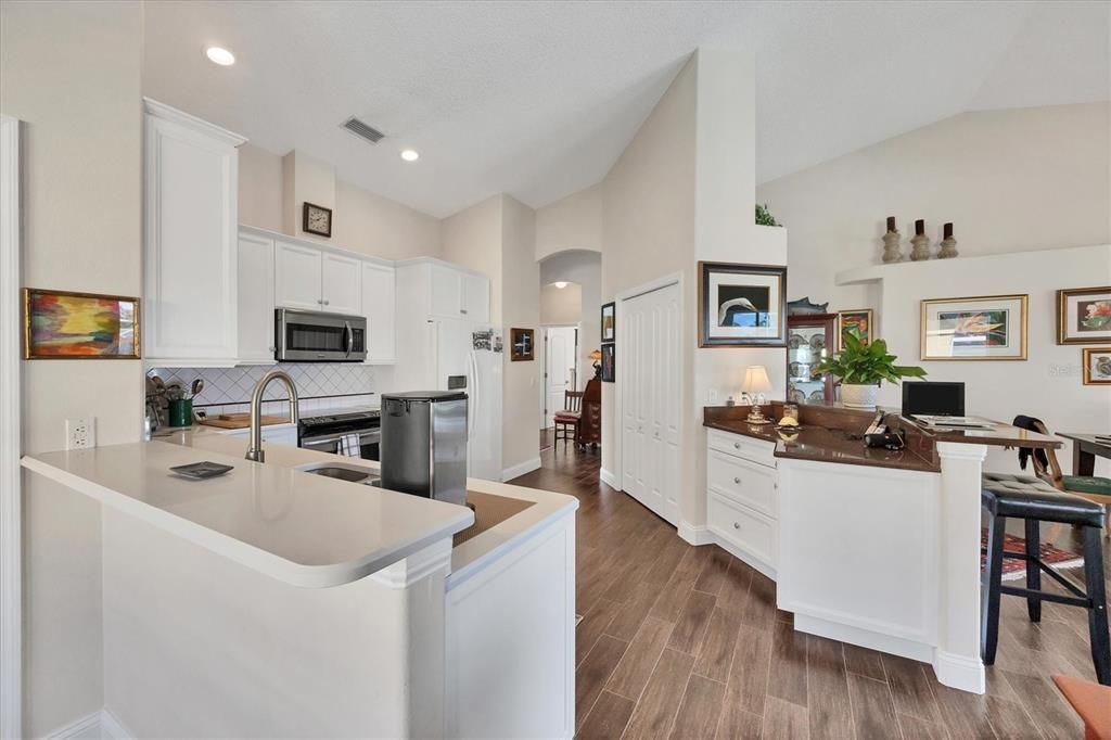 Activo con contrato: $575,000 (2 camas, 2 baños, 1809 Pies cuadrados)