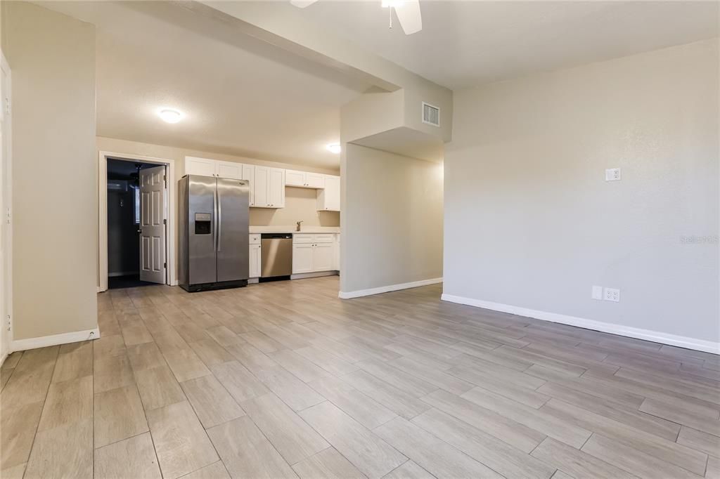 For Rent: $1,945 (3 beds, 2 baths, 1200 Square Feet)