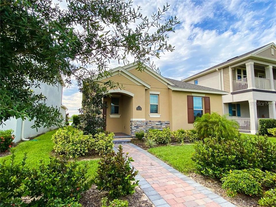 Recently Rented: $2,700 (3 beds, 2 baths, 1685 Square Feet)